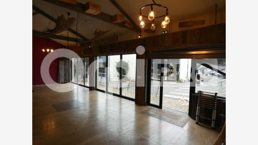A louer local commercial de 93m² à Manosque