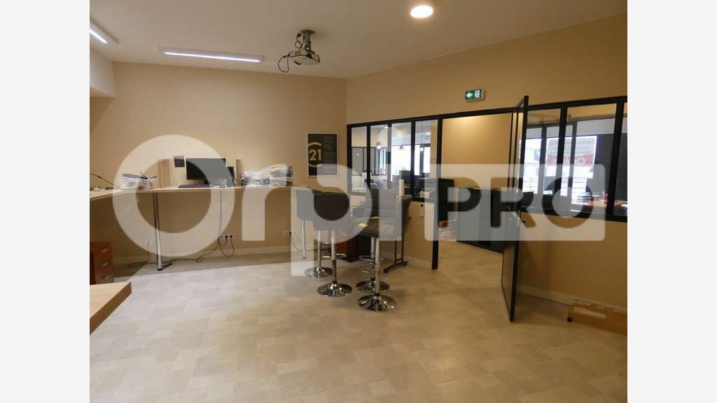 Local 30m² promenade Aubert Millot à Manosque