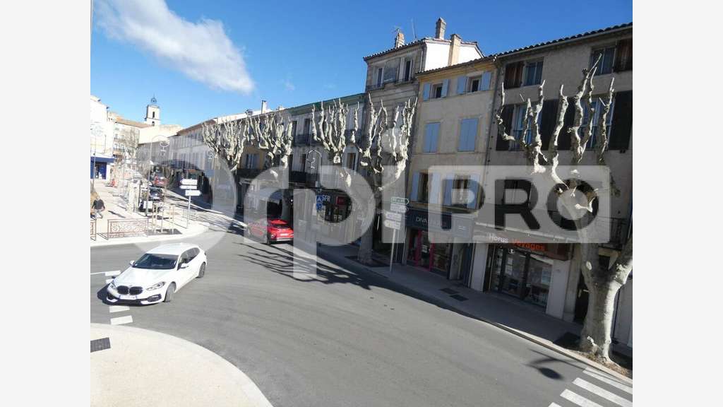 A louer local commercial 115m² à Manosque emp N°1
