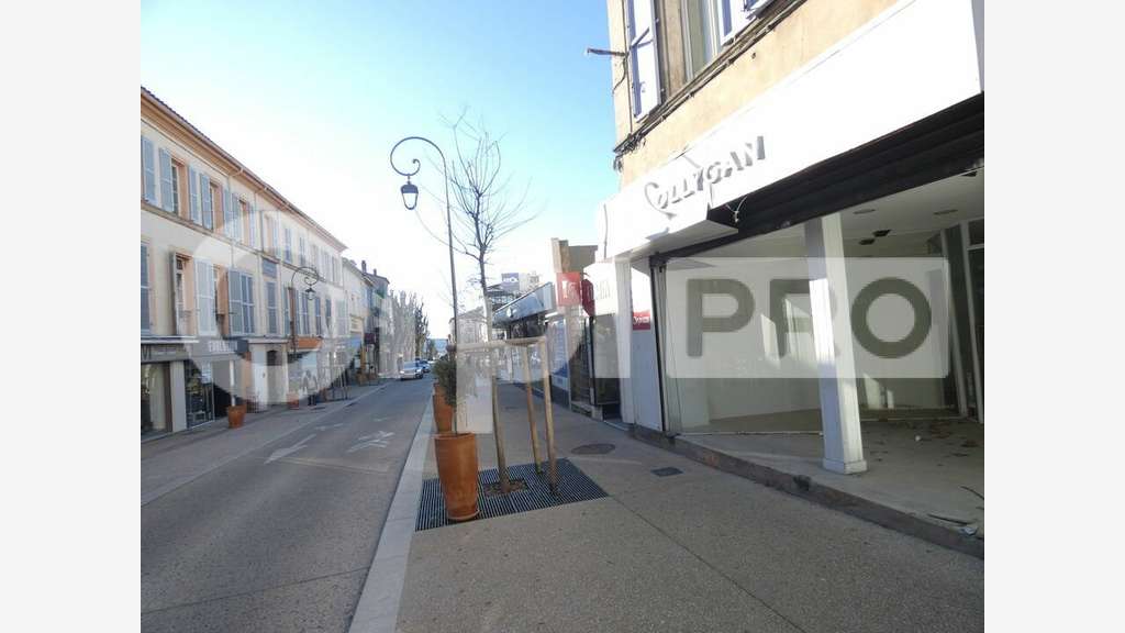 A louer local commercial 115m² à Manosque emp N°1