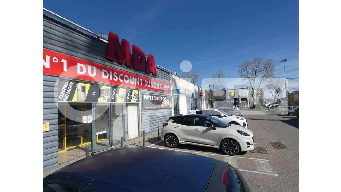 A louer local commercial de 415m² à Manosque