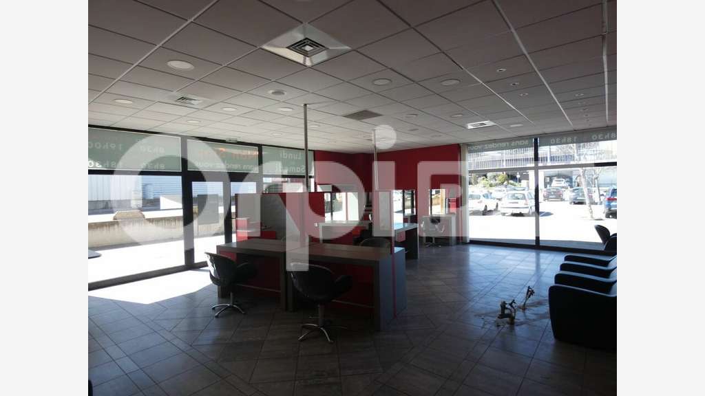 A louer local commercial 101m² à Manosque