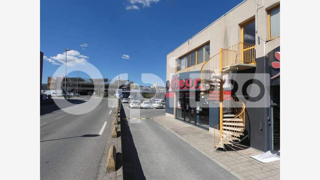A louer local commercial 101m² à Manosque