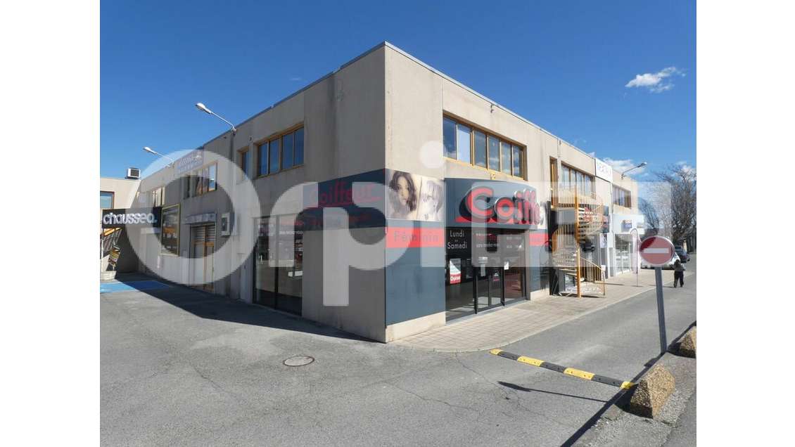 A louer local commercial 101m² à Manosque