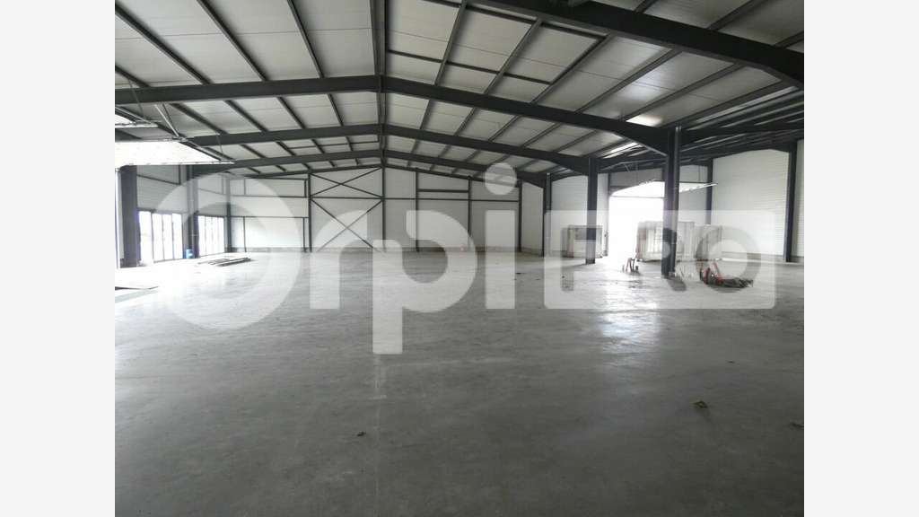 A louer local commercial artisanal 295m² Manosque