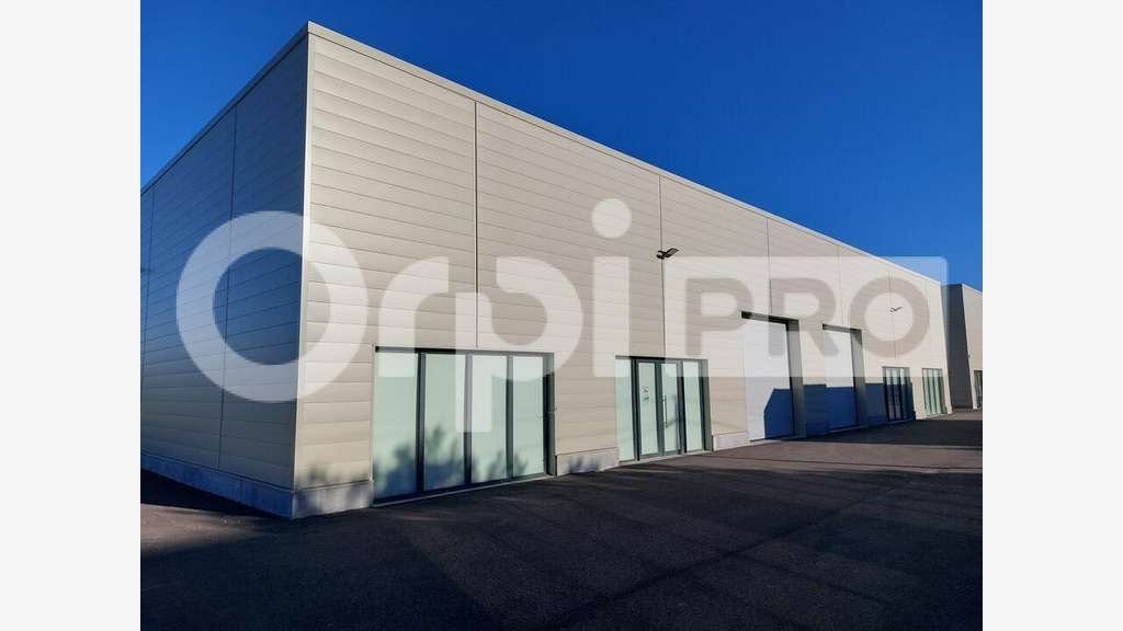 A louer local commercial artisanal 295m² Manosque