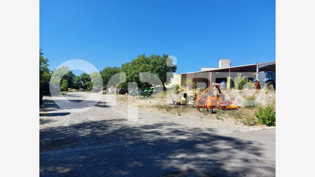 MANOSQUE - LOCAL COMMERCIAL à louer