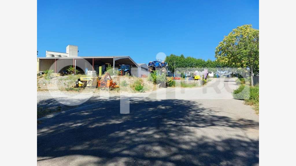 MANOSQUE - LOCAL COMMERCIAL à louer