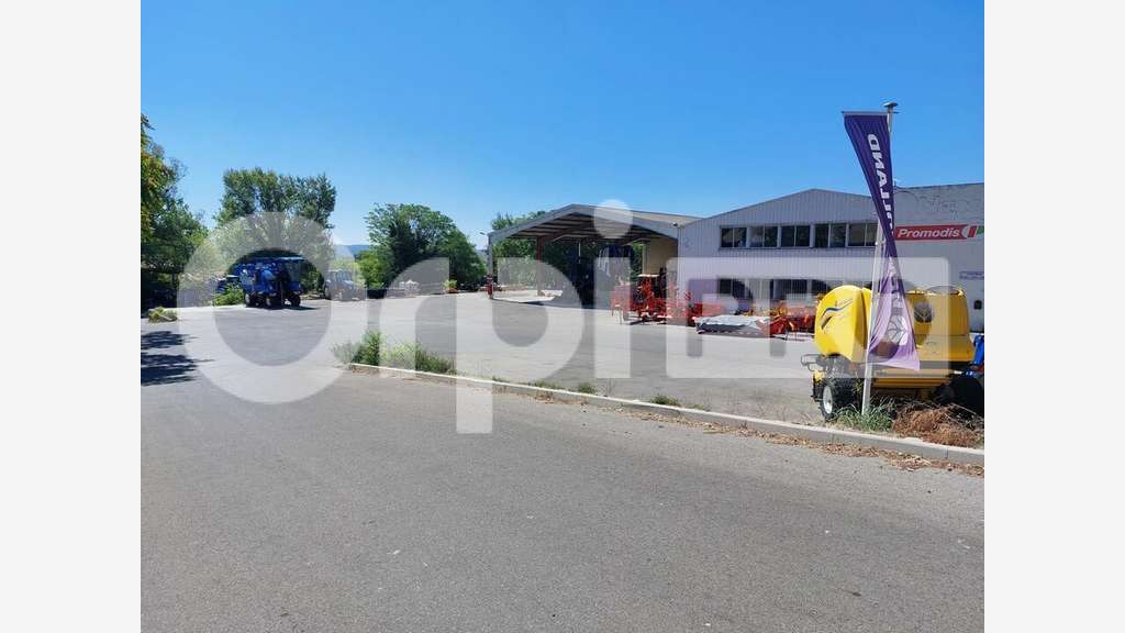 MANOSQUE - LOCAL COMMERCIAL à louer