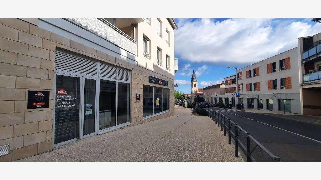 Local 93m² à louer à Marcy-l'Étoile