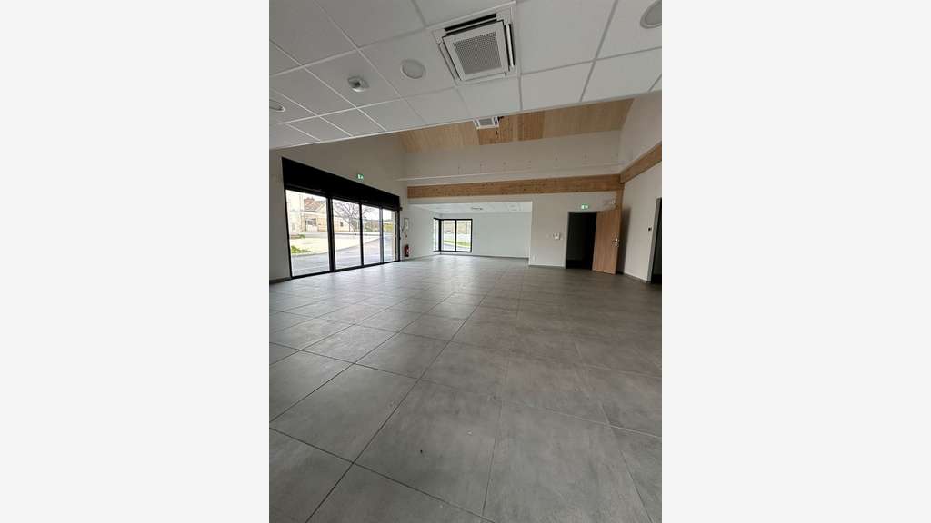 A louer local multiservices 120m² axe Dijon–Beaune