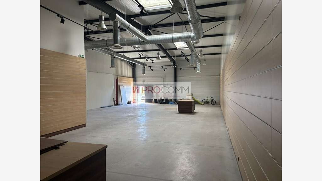 Local commercial 271m² à louer à Marguerittes