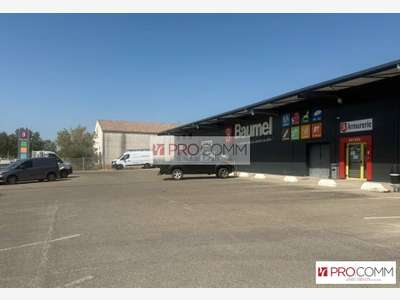 Local commercial 271m² à louer à Marguerittes