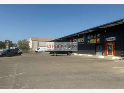 Local commercial 271m² à louer à Marguerittes