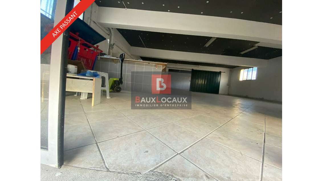 Location local commercial 234m² à Marignane