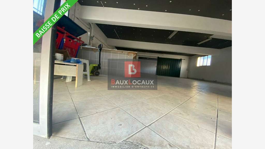 Location local commercial 234m² à Marignane