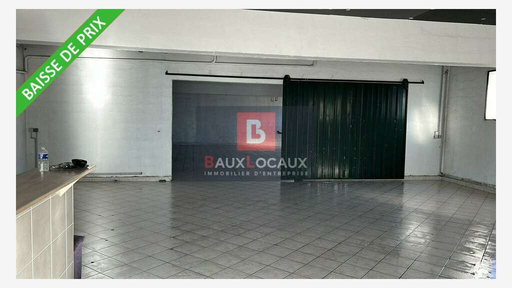 Location local commercial 234m² à Marignane