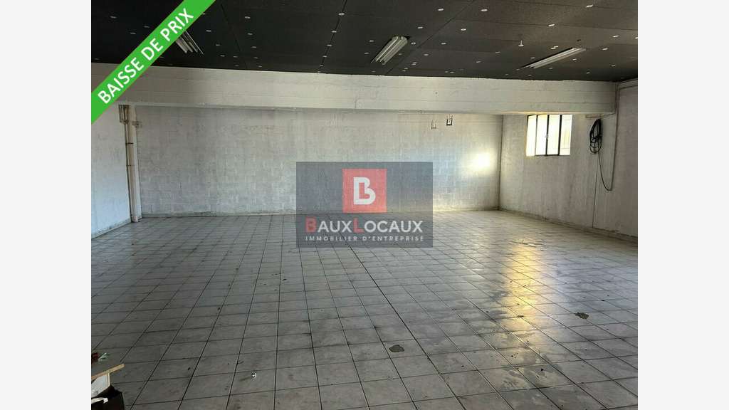 Location local commercial 234m² à Marignane