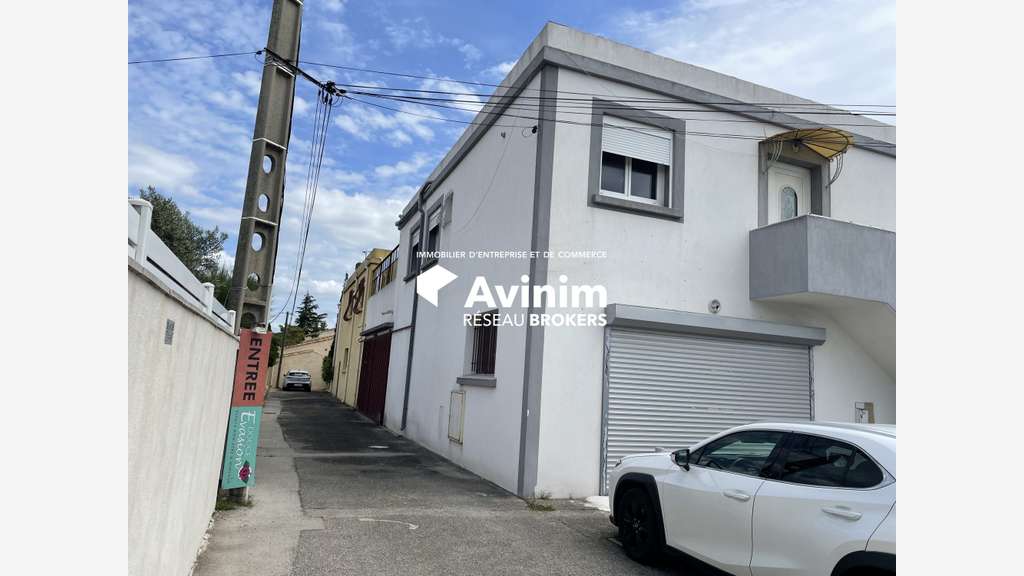 Local commercial 234m² à louer à Marignane
