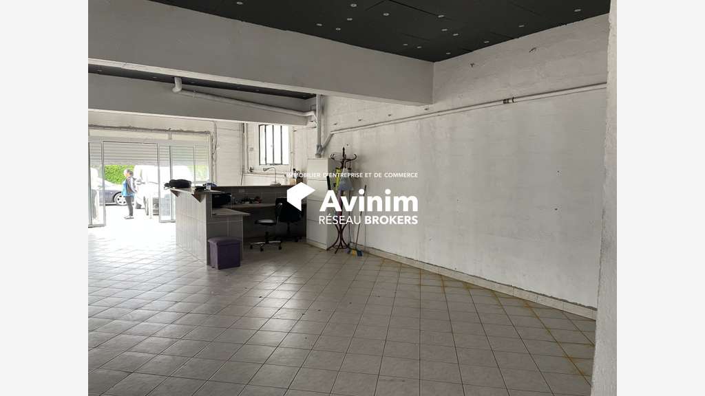 Local commercial 234m² à louer à Marignane