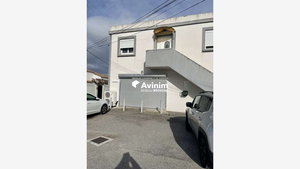 Local commercial 234m² à louer à Marignane