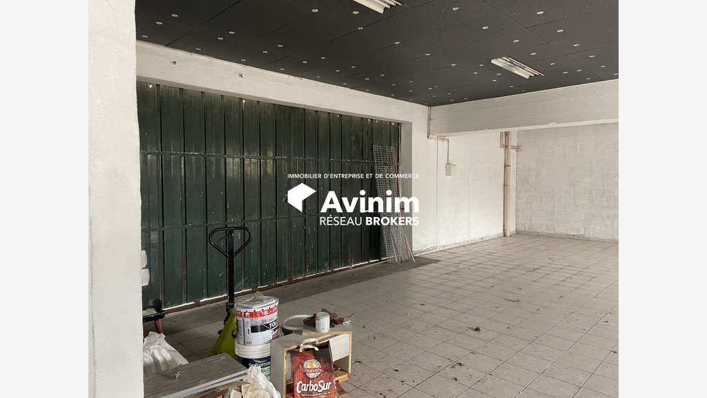 Local commercial 234m² à louer à Marignane