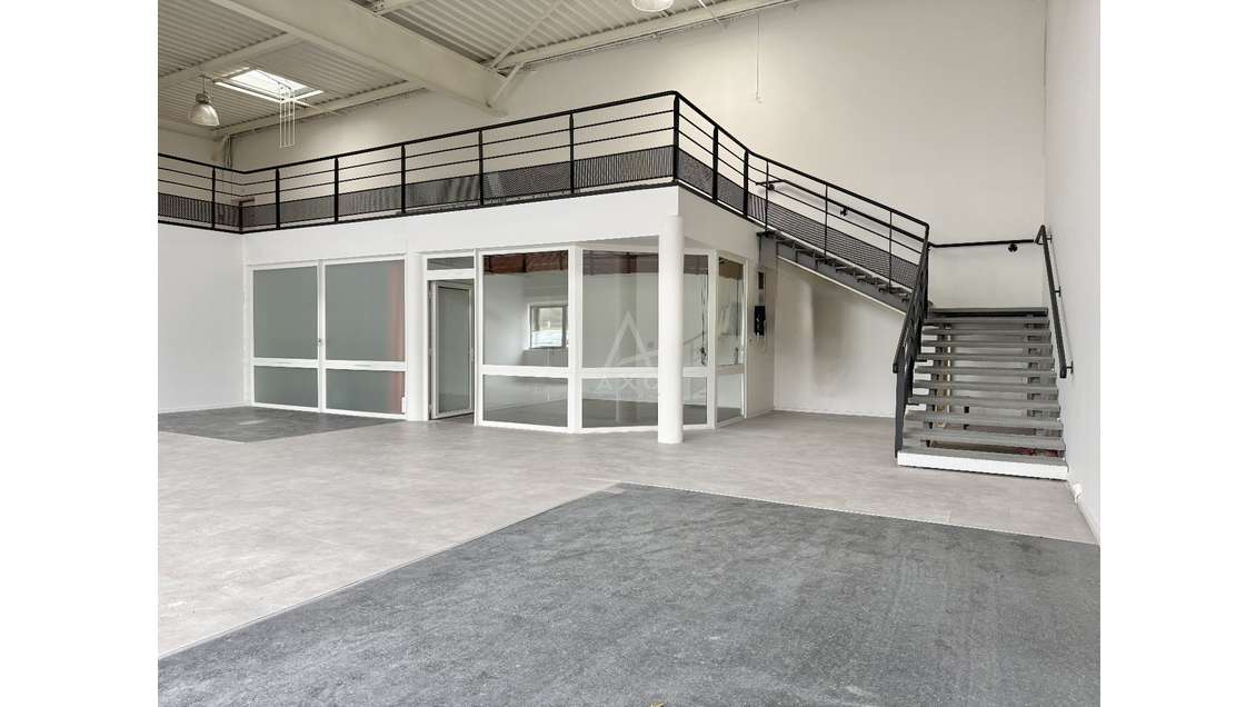 A louer local professionnel de 250m² à Marly