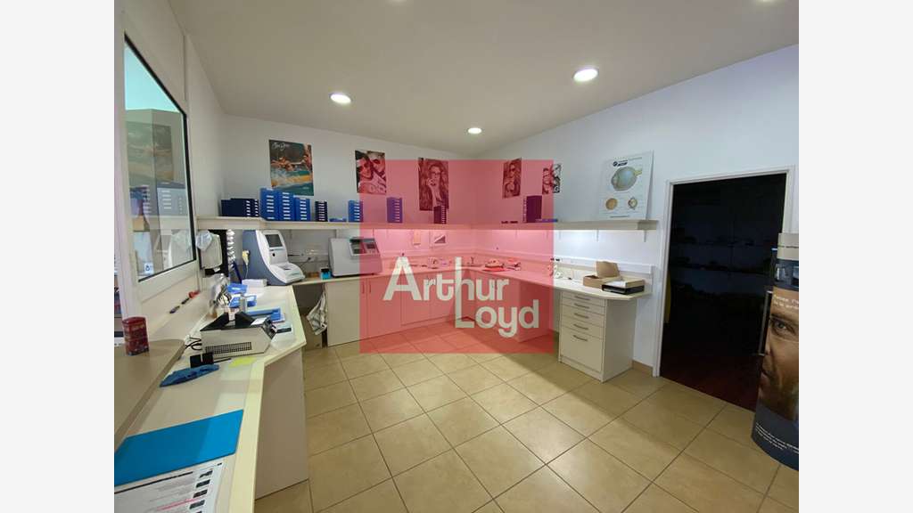 Local commercial de 280m² à louer à Marmande