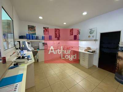 Local commercial de 280m² à louer à Marmande