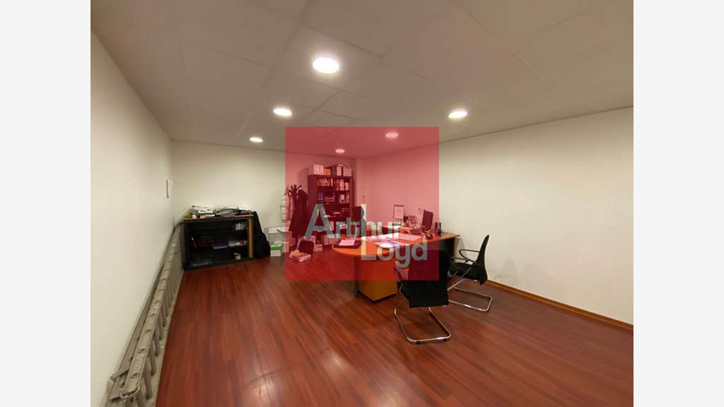 Local commercial de 280m² à louer à Marmande