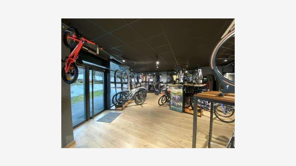 A louer superbe local récent 207m² zone Ecotec