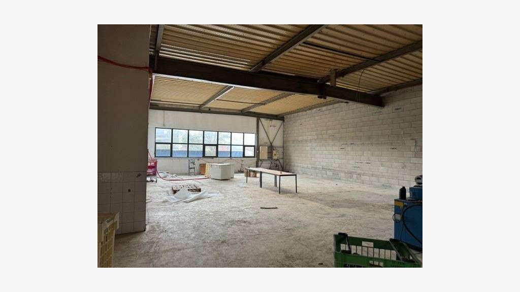 MARNAZ (74) – LOCAL COMMERCIAL À LOUER – 407 M² –