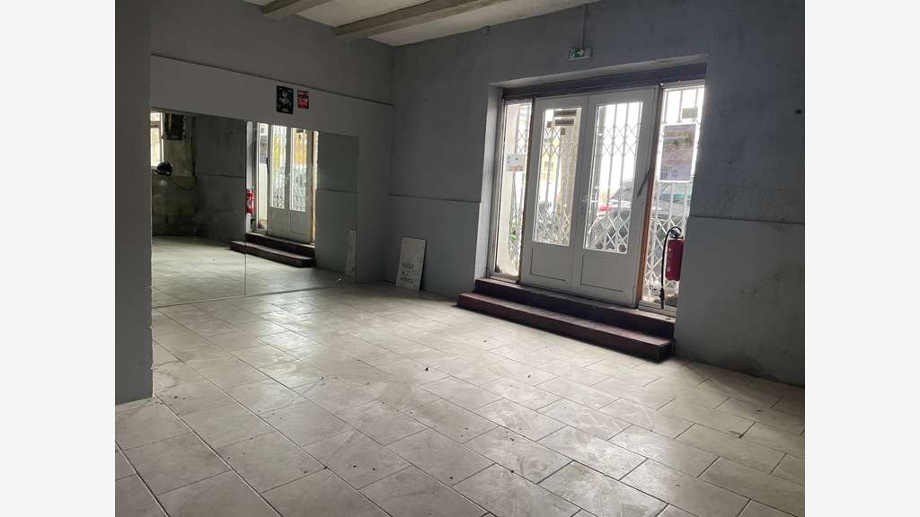 A louer local commercial 230m² à Marseille 13010