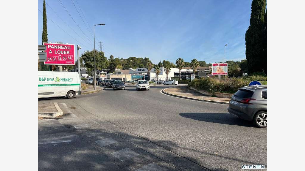 A louer local commercial 573m² ZAC La Valentine