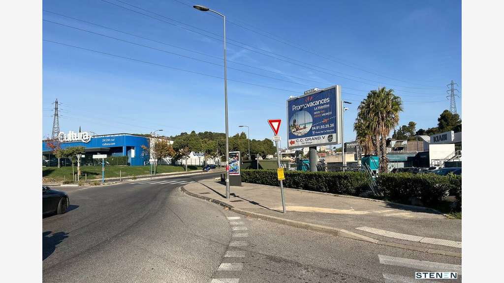 A louer local commercial 573m² ZAC La Valentine