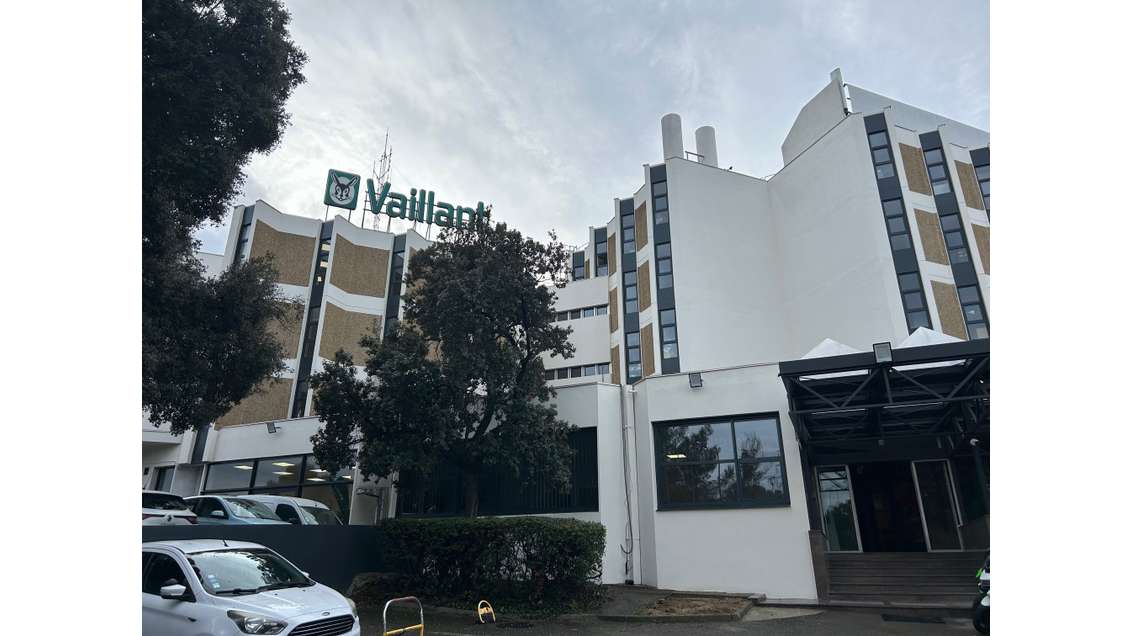 A louer très beau local 420m²  coeur La Valentine