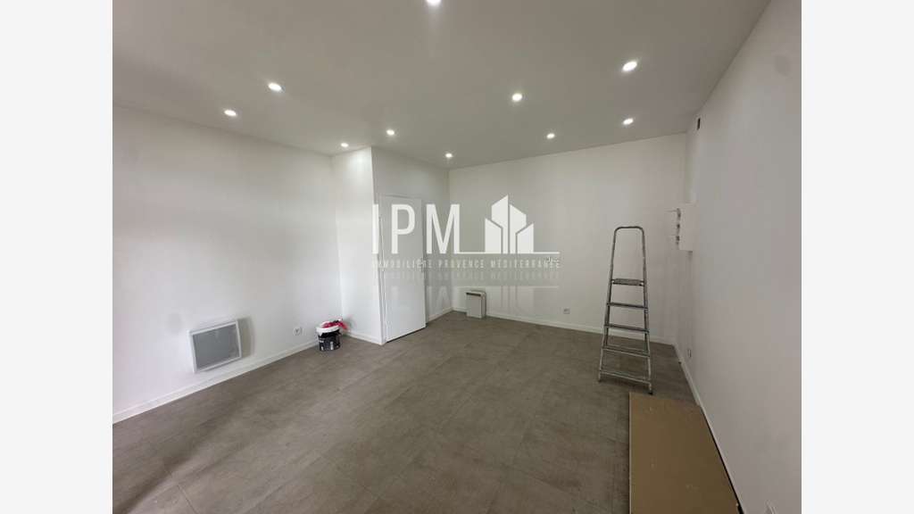 A louer local commercial 25m² rénové Marseille 11e