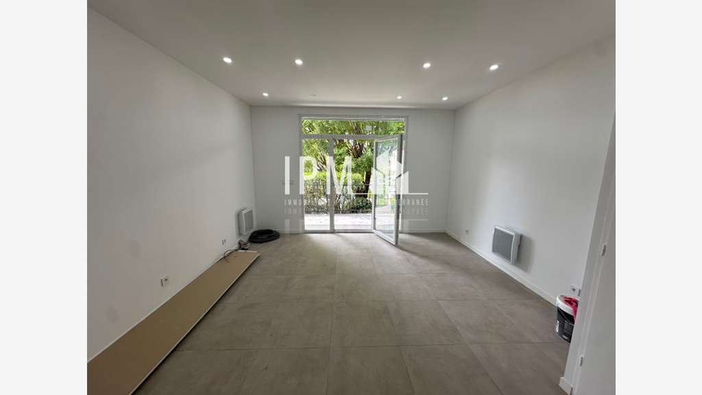 A louer local commercial 25m² rénové Marseille 11e