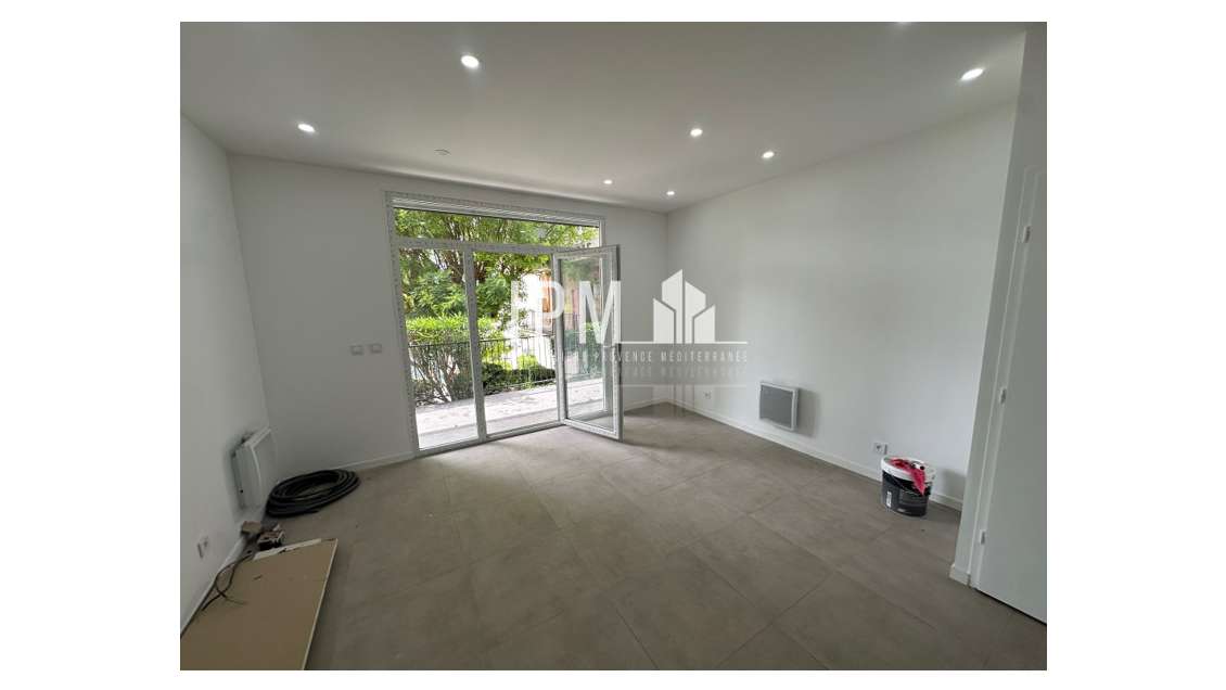 A louer local commercial de 25 m² 13011 MARSEILLE