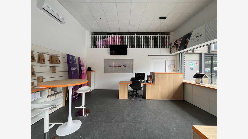 A louer local 160m² Marseille 11e la Valentine