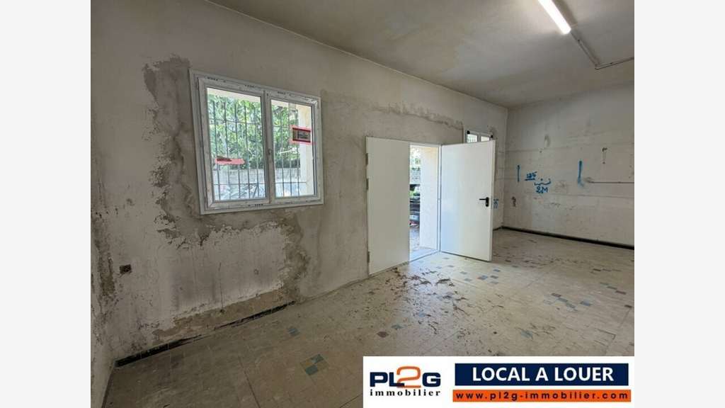 Local 107m² à louer à Marseille 13012