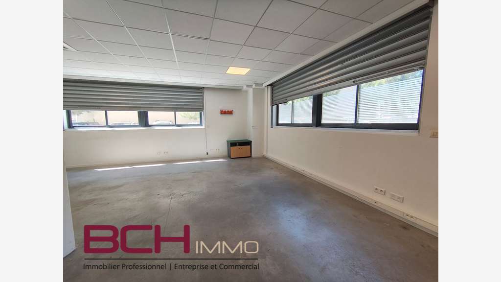 Location entrepôt en très bon état à Marseille 12e