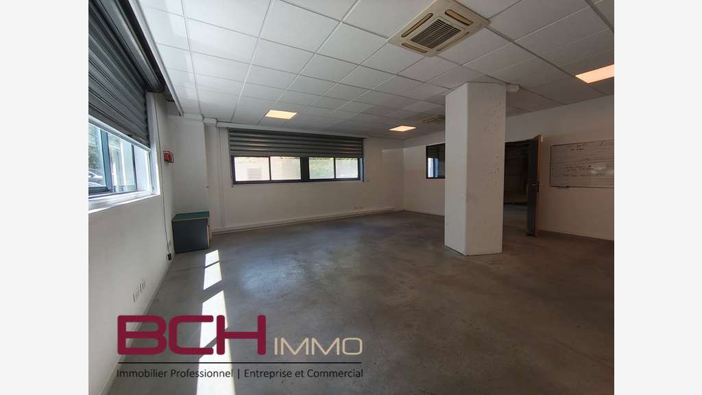 Location entrepôt en très bon état à Marseille 12e