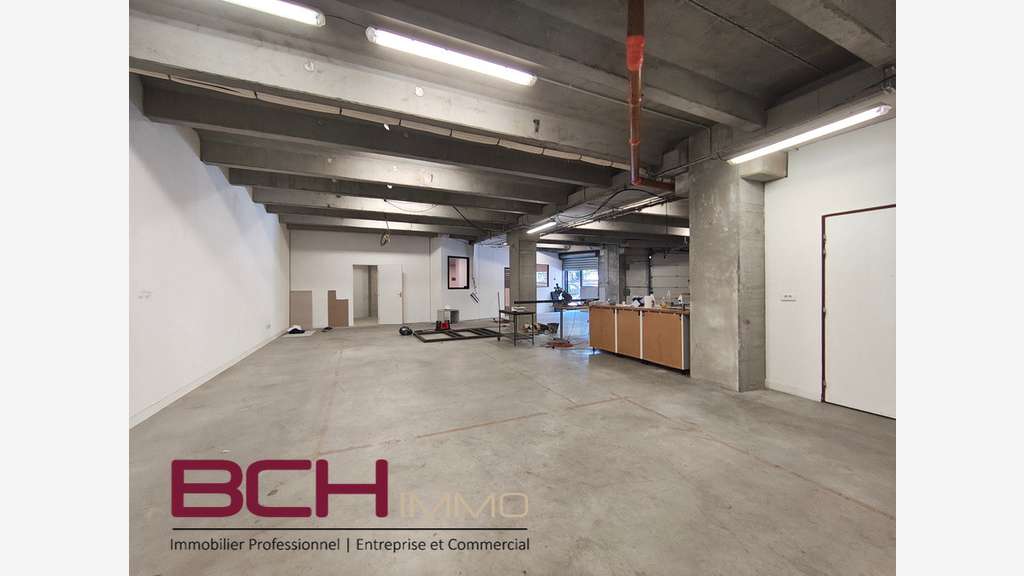 Location entrepôt en très bon état à Marseille 12e