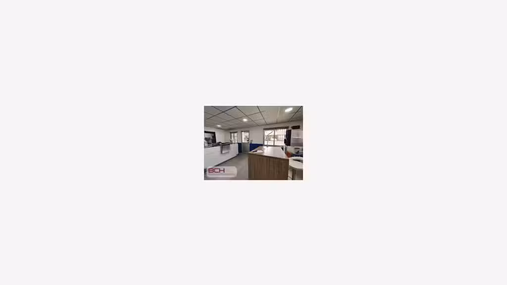 Location entrepôt bureaux 900m² à Marseille 13014
