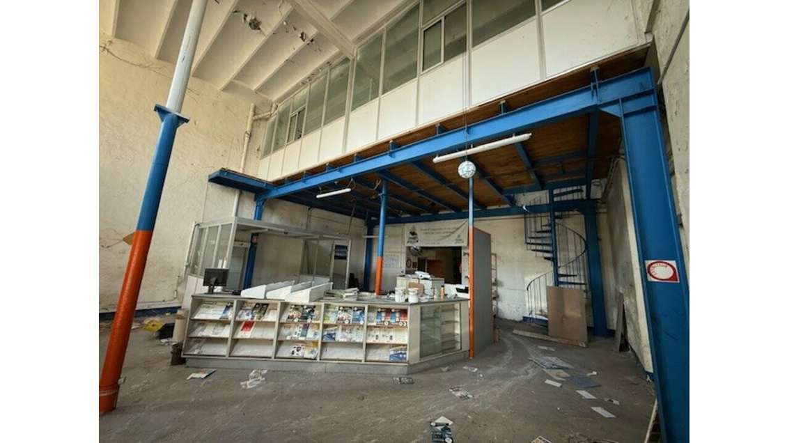 A louer local commercial de 480 m² 13015 Marseille