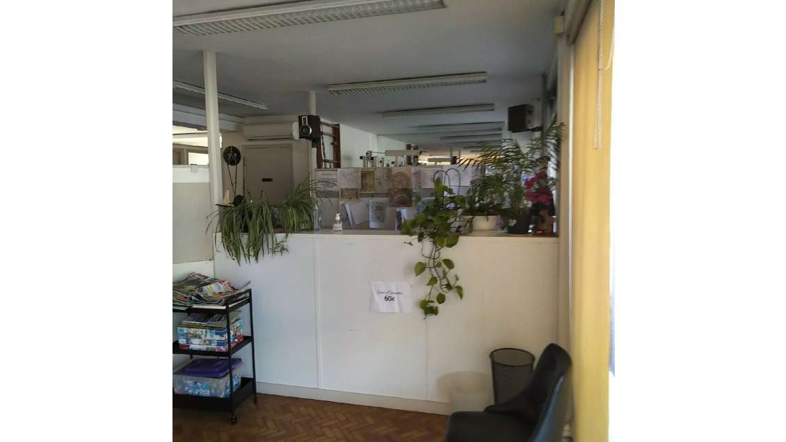 Local commercial de 90m² à louer à Marseille 13015
