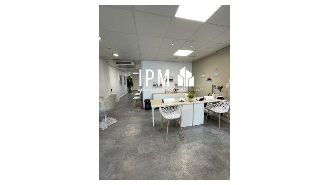 Local commercial 152m² à louer Colbert 13001