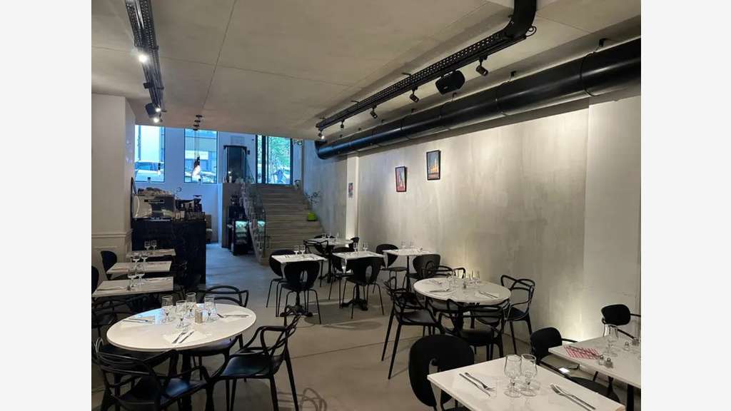 A louer local commercial 150m² restaurant 13002