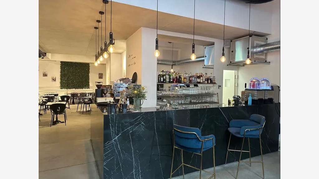 A louer local commercial 150m² restaurant 13002